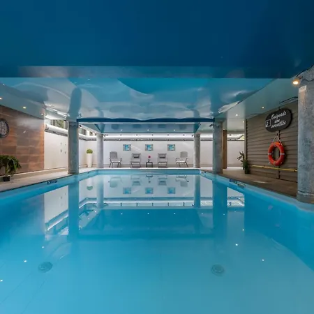 Central Mont Blanc View, Sauna & Pool Апартаменти Шамоні